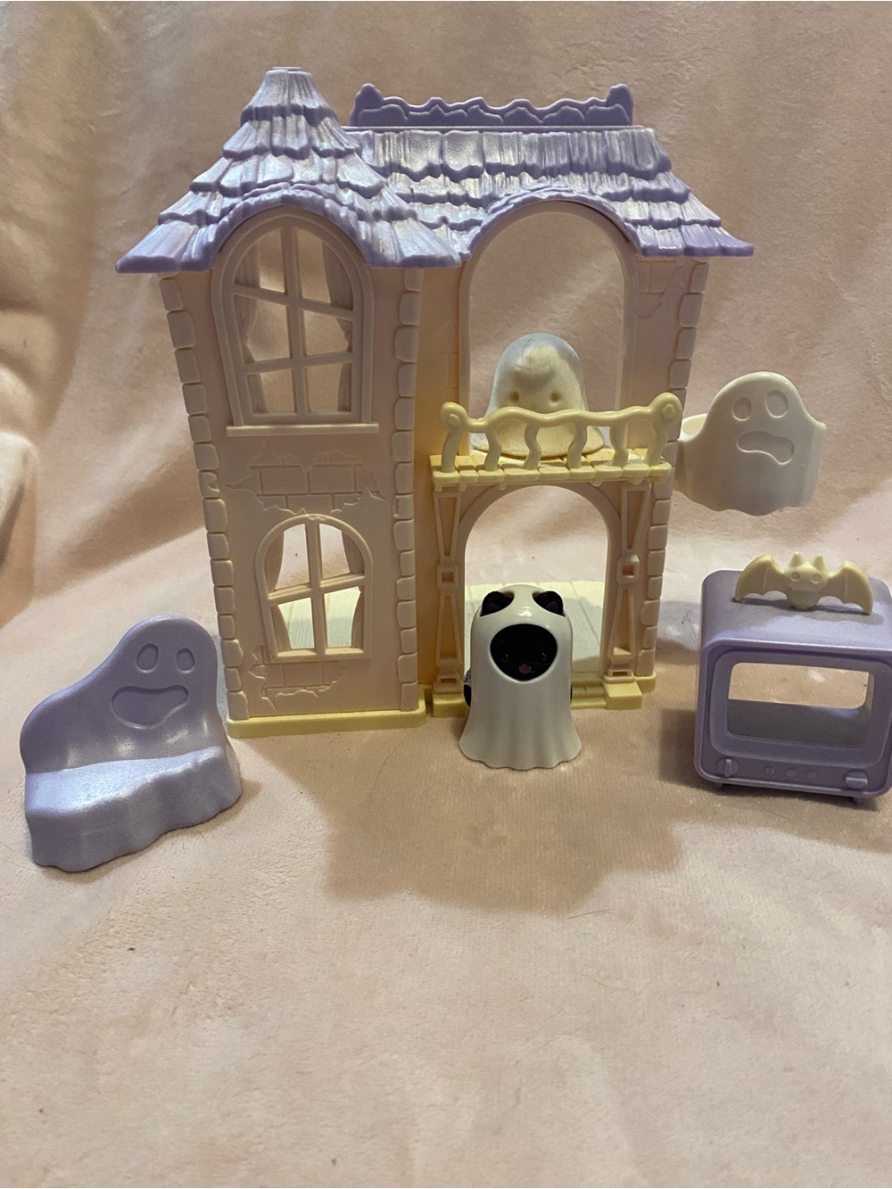 Calico Critters Haunted House Set with Ghost, Cat & Accessories
